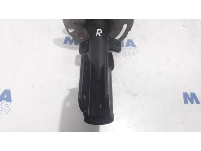 Barre amortisseur avant droit d'un Peugeot 308 (L3/L8/LB/LH/LP) 1.6 BlueHDi 100 2017