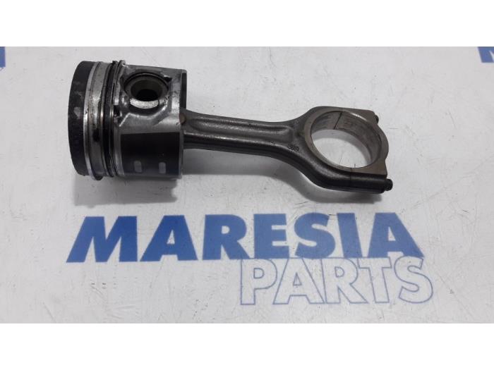Usagé Piston Citroen Berlingo 1.6 Hdi 90 Phase 2 Prix € 60,50 Prix TTC proposé par Maresia Parts