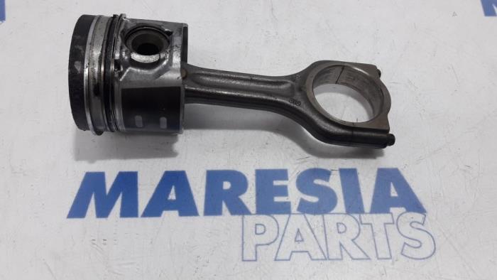 Usagé Piston Citroen Berlingo 1.6 Hdi 90 Phase 2 Prix € 60,50 Prix TTC proposé par Maresia Parts