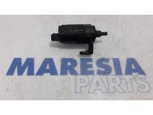 Used Windscreen washer pump Fiat Doblo Cargo (263) 1.3 MJ 16V DPF Euro 5 Price € 18,15 Inclusive VAT offered by Maresia Parts