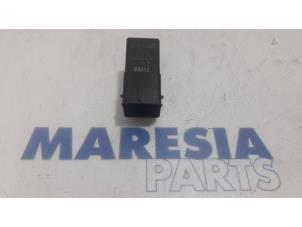 Used Glow plug relay Peugeot 3008 I (0U/HU) 1.6 HDiF 16V Price € 15,00 Margin scheme offered by Maresia Parts
