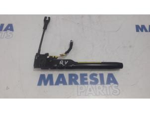 Used Seatbelt tensioner, right Peugeot 3008 I (0U/HU) 1.6 HDiF 16V Price € 39,00 Margin scheme offered by Maresia Parts