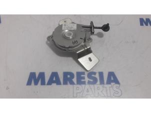 Used Tailgate hinge Peugeot 3008 I (0U/HU) 1.6 HDiF 16V Price € 25,00 Margin scheme offered by Maresia Parts