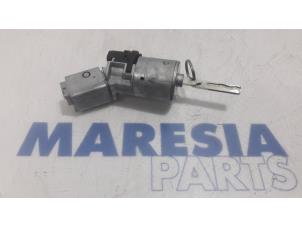 Used Ignition lock + key Peugeot 3008 I (0U/HU) 1.6 HDiF 16V Price € 40,00 Margin scheme offered by Maresia Parts