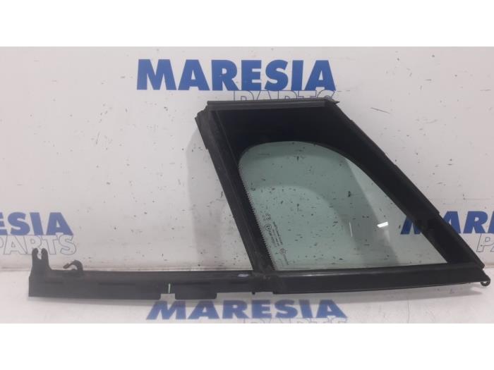 Usados Ventanilla triangular izquierda delante Peugeot 3008 I (0U/HU) 1.6 HDiF 16V Precio € 30,00 Norma de margen ofrecido por Maresia Parts