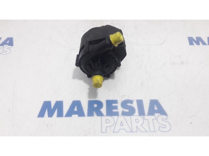Używane Pompa wodna Citroen C4 Grand Picasso (UA) 1.6 HDiF 16V 110 Cena € 29,00 Procedura marży oferowane przez Maresia Parts