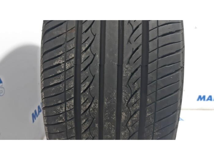 Tyre from a Alfa Romeo 147 (937) 1.6 Twin Spark 16V 2001