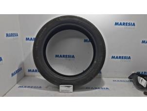 Used Tyre Renault Scénic IV (RFAJ) 1.5 Energy dCi 110 Price € 50,00 Margin scheme offered by Maresia Parts