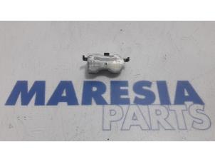 Usados Sensor de presión de neumáticos Renault Scénic IV (RFAJ) 1.5 Energy dCi 110 Precio € 35,00 Norma de margen ofrecido por Maresia Parts