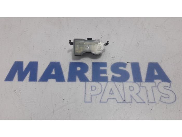 Begagnade Däcktryckssensor Renault Megane IV (RFBB) 1.2 Energy TCE 130 Pris € 35,00 Marginaltabell erbjuds av Maresia Parts