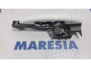 Used Rear door handle 4-door, right Peugeot 208 I (CA/CC/CK/CL) 1.2 Vti 12V PureTech Price € 20,00 Margin scheme offered by Maresia Parts