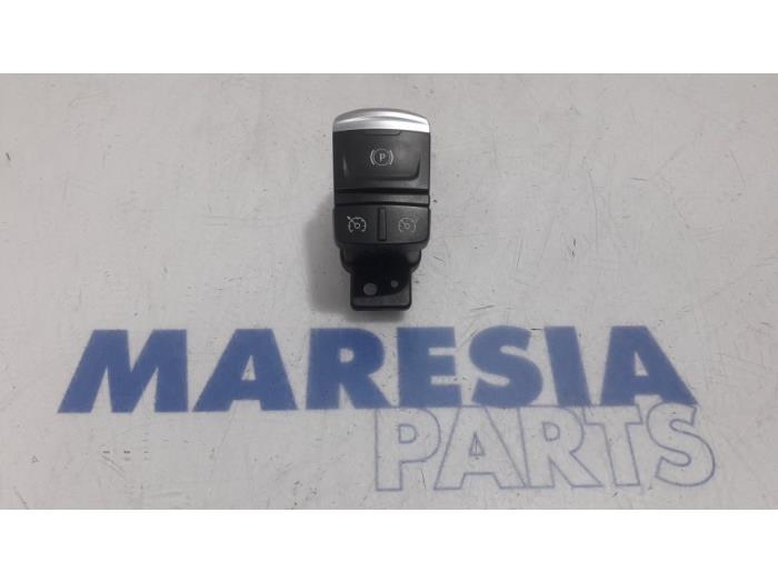 Używane Przelacznik hamulca postojowego Renault Megane IV (RFBB) 1.2 Energy TCE 130 Cena € 40,00 Procedura marży oferowane przez Maresia Parts