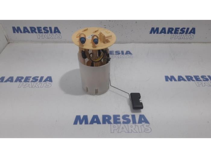 Electric fuel pump from a Renault Scénic IV (RFAJ) 1.5 Energy dCi 110 2018