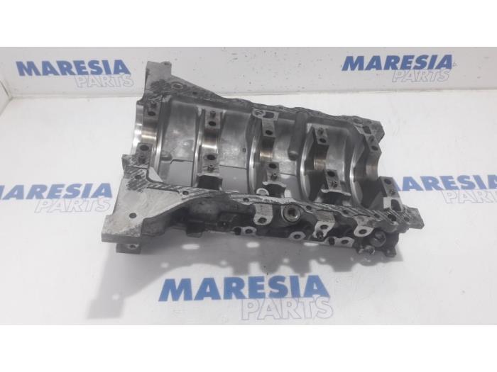 Usagé Couvercle carter Citroen C4 Cactus (0B/0P) 1.6 Blue Hdi 100 Prix € 75,00 Règlement à la marge proposé par Maresia Parts