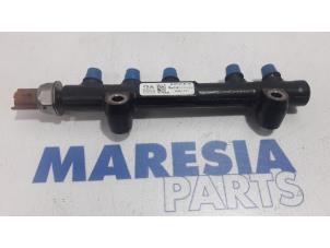 Used Fuel injector nozzle Citroen C4 Cactus (0B/0P) 1.6 Blue Hdi 100 Price € 35,00 Margin scheme offered by Maresia Parts