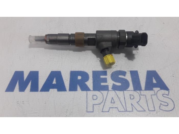 Injector (diesel) from a Citroën C4 Cactus (0B/0P) 1.6 Blue Hdi 100 2016
