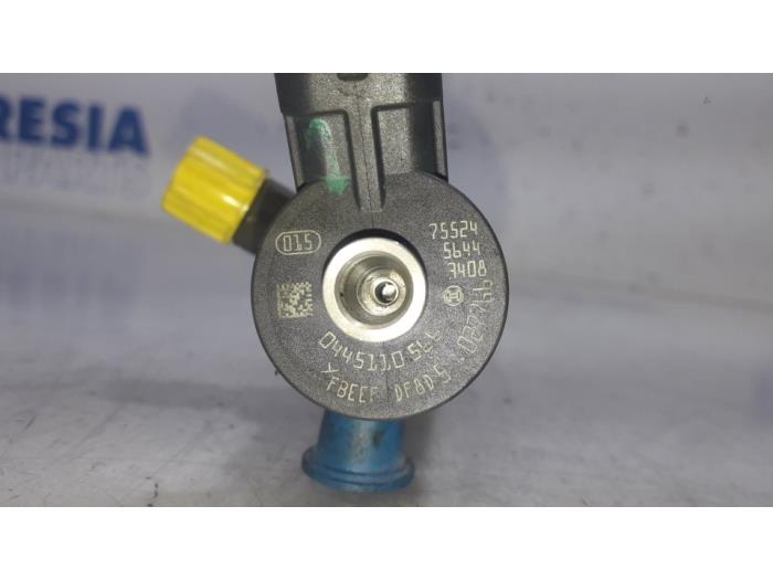Injector (diesel) from a Citroën C4 Cactus (0B/0P) 1.6 Blue Hdi 100 2016