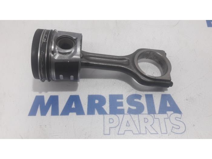 Usagé Piston Citroen C4 Cactus (0B/0P) 1.6 Blue Hdi 100 Prix € 75,00 Règlement à la marge proposé par Maresia Parts