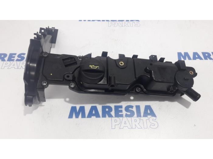 Usagé Couvercle soupapes Citroen C4 Cactus (0B/0P) 1.6 Blue Hdi 100 Prix € 24,95 Règlement à la marge proposé par Maresia Parts