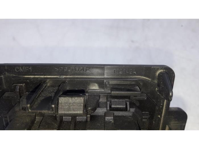 Heater resistor from a Renault Scénic IV (RFAJ) 1.5 Energy dCi 110 2018
