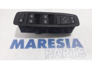 Used Multi-functional window switch Renault Scénic IV (RFAJ) 1.5 Energy dCi 110 Price € 61,00 Margin scheme offered by Maresia Parts