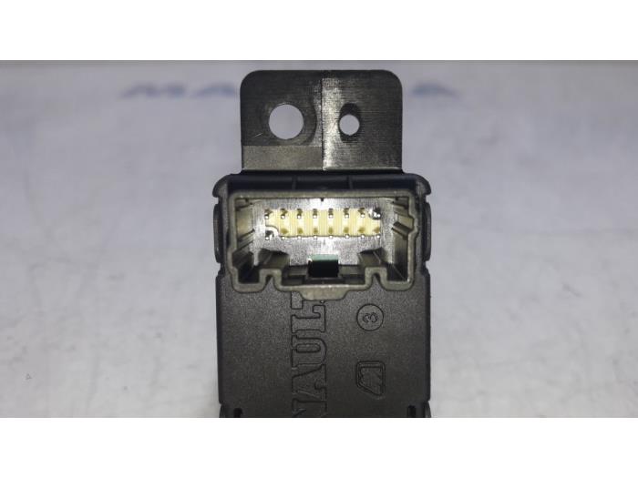 Parking brake switch from a Renault Scénic IV (RFAJ) 1.5 Energy dCi 110 2018