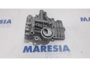 Used Oil pump Renault Scénic III (JZ) 2.0 16V CVT Price € 105,00 Margin scheme offered by Maresia Parts
