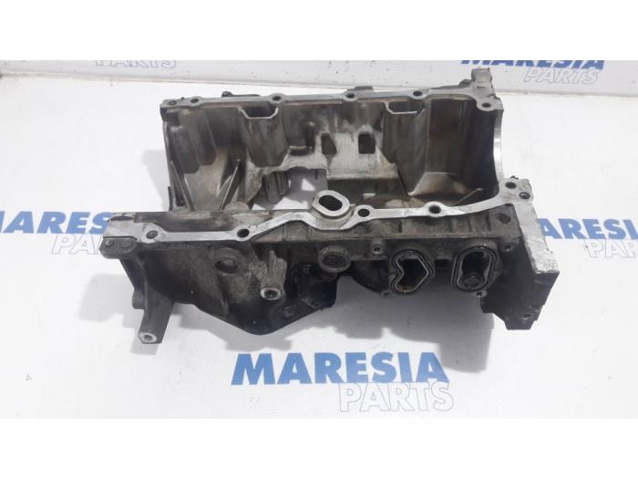 Usagé Couvercle carter Renault Captur I (2R) 1.2 TCE 16V EDC Prix € 49,95 Règlement à la marge proposé par Maresia Parts