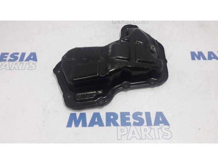 Usagé Couvercle carter Renault Captur I (2R) 1.2 TCE 16V EDC Prix € 85,00 Règlement à la marge proposé par Maresia Parts