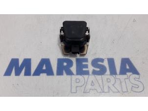 Usados Sensor de lluvia Peugeot 508 SW (8E/8U) 1.6 HDiF 16V Precio € 20,00 Norma de margen ofrecido por Maresia Parts