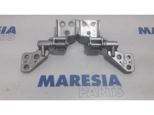 Used Rear door hinge, right Peugeot Partner (GC/GF/GG/GJ/GK) 1.6 BlueHDi 100 Price € 48,40 Inclusive VAT offered by Maresia Parts