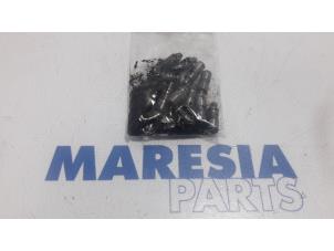 Gebrauchte Ventilstößel Citroen C4 Picasso (UD/UE/UF) 2.0 HDiF 16V 135 Preis € 25,00 Margenregelung angeboten von Maresia Parts