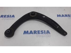 Used Front lower wishbone, right Citroen C4 Picasso (UD/UE/UF) 2.0 HDiF 16V 135 Price € 25,00 Margin scheme offered by Maresia Parts