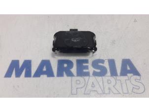 Usagé Capteur de pluie Citroen C4 Picasso (UD/UE/UF) 2.0 HDiF 16V 135 Prix € 50,00 Règlement à la marge proposé par Maresia Parts