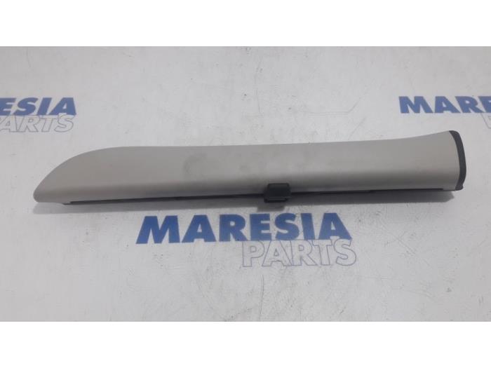 Używane Roleta lewa Citroen C4 Picasso (UD/UE/UF) 2.0 HDiF 16V 135 Cena € 50,00 Procedura marży oferowane przez Maresia Parts