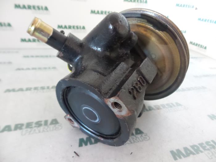 Power steering pump from a Fiat Palio Weekend (178D) 1.2 MPI Fire 1998
