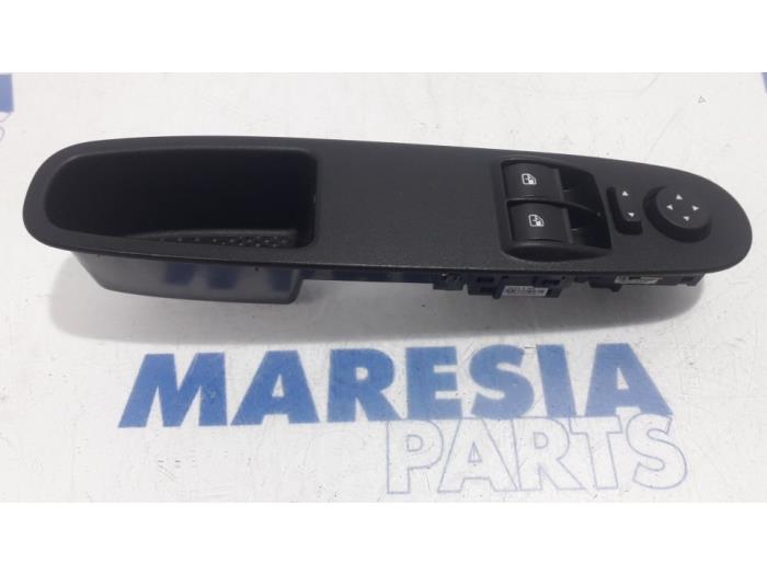 Usados Interruptor combinado de ventanillas Fiat Punto Evo (199) 1.3 JTD Multijet 85 16V Euro 5 Precio € 25,00 Norma de margen ofrecido por Maresia Parts