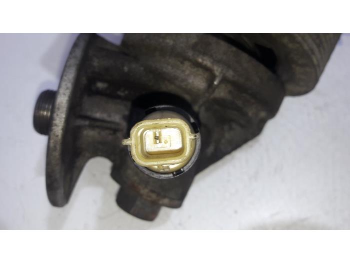 Soporte de filtro de aceite de un Renault Scénic III (JZ) 1.5 dCi 110 2012