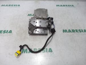 Used Hydraulic valve unit Renault Clio III (BR/CR) 1.6 16V Price € 262,50 Margin scheme offered by Maresia Parts