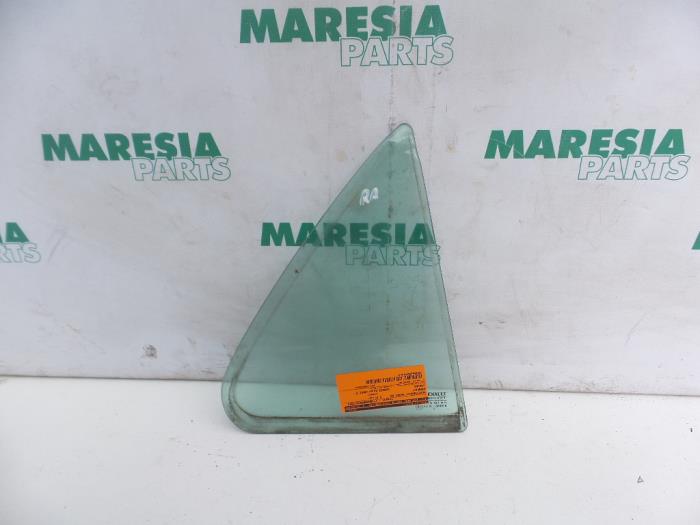 Usados Ventanilla triangular derecha detrás Renault Laguna II (BG) 1.6 16V Precio € 30,00 Norma de margen ofrecido por Maresia Parts