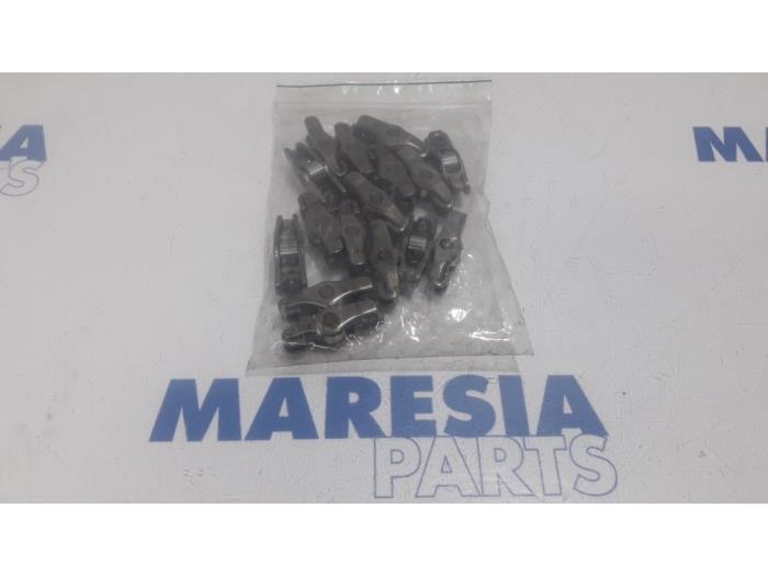 Usagé Culbuteur Fiat Doblo Cargo (263) 1.6 D Multijet Prix € 60,50 Prix TTC proposé par Maresia Parts