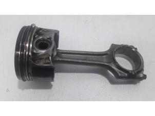 Kolben van een Fiat Panda (312) 0.9 TwinAir Turbo 85 2012