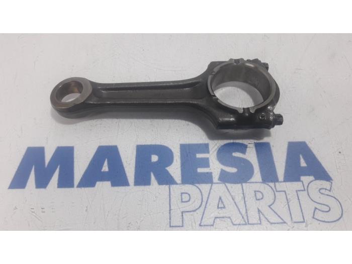 Używane Korbowód Fiat Panda (312) 0.9 TwinAir Turbo 85 Cena € 50,00 Procedura marży oferowane przez Maresia Parts