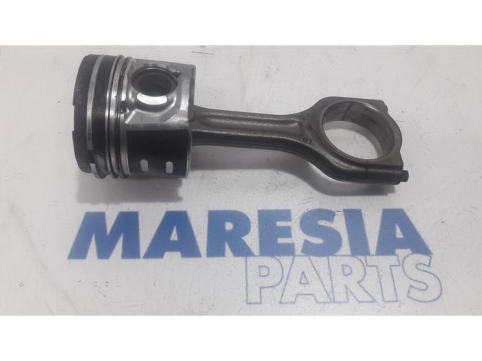 Usados Pistón Peugeot Partner (GC/GF/GG/GJ/GK) 1.6 HDI 75 16V Precio € 60,50 IVA incluido ofrecido por Maresia Parts