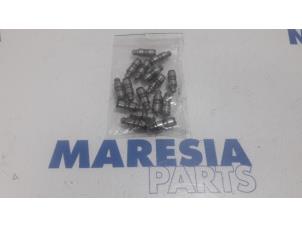Used Tappet Peugeot Partner (GC/GF/GG/GJ/GK) 1.6 HDI 75 16V Price € 30,25 Inclusive VAT offered by Maresia Parts