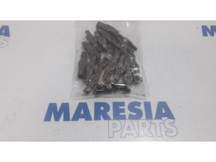 Usagé Culbuteur Peugeot Partner (GC/GF/GG/GJ/GK) 1.6 HDI 75 16V Prix € 48,40 Prix TTC proposé par Maresia Parts