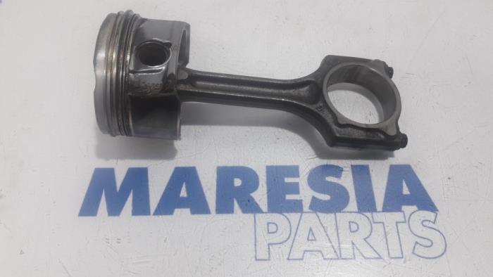 Gebrauchte Kolben Peugeot 208 I (CA/CC/CK/CL) 1.6 16V THP 155 Preis € 50,00 Margenregelung angeboten von Maresia Parts