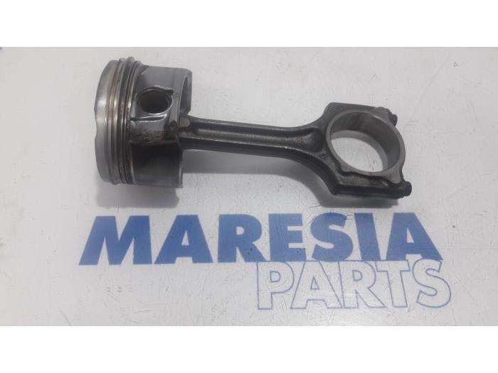 Gebrauchte Kolben Peugeot 208 I (CA/CC/CK/CL) 1.6 16V THP 155 Preis € 50,00 Margenregelung angeboten von Maresia Parts