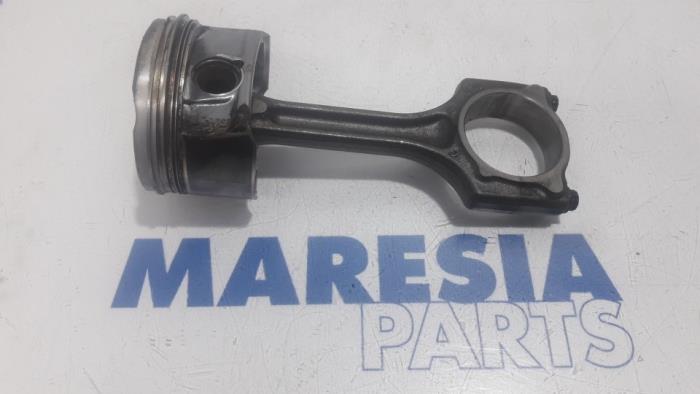 Gebrauchte Kolben Peugeot 208 I (CA/CC/CK/CL) 1.6 16V THP 155 Preis € 50,00 Margenregelung angeboten von Maresia Parts