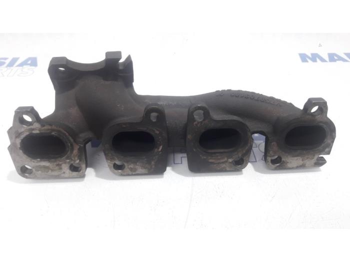 Exhaust manifold from a Peugeot 208 I (CA/CC/CK/CL) 1.6 16V THP 155 2012